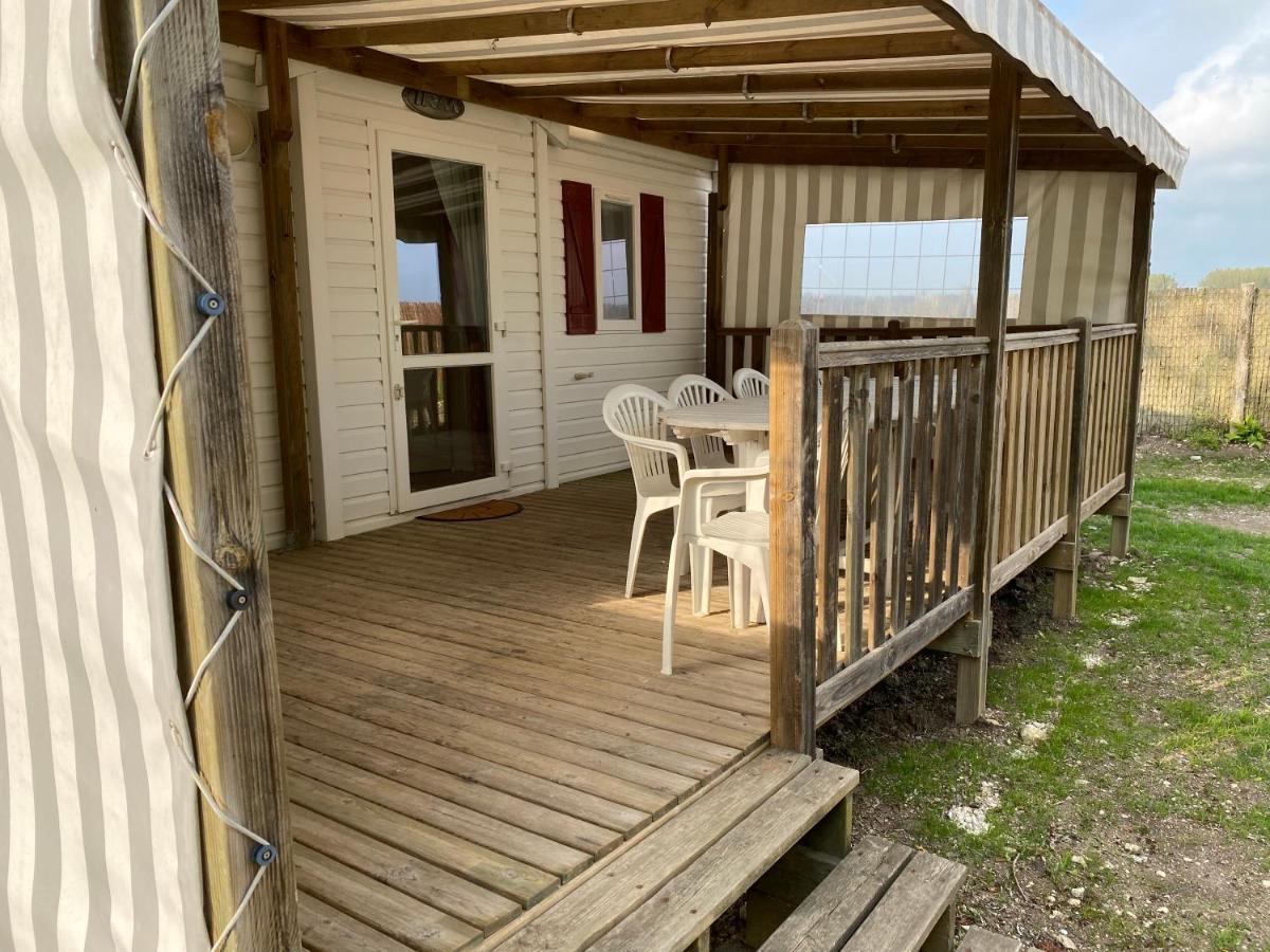 Mobil Home Avec Spacieuse Terrasse A Meschers Proche De Royan Exteriér fotografie
